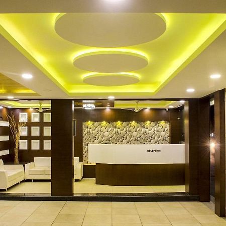אויאיין Hotel Kalpana Palace מראה חיצוני תמונה